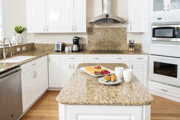 https://rozelhomes.com/wp-content/uploads/2022/08/Naples22-100.jpg